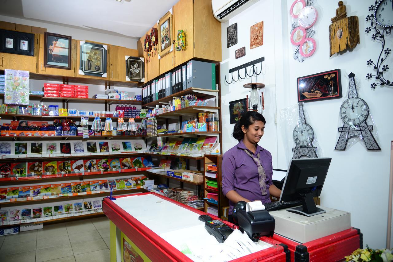 The Royal Mall Kandy Exterior foto